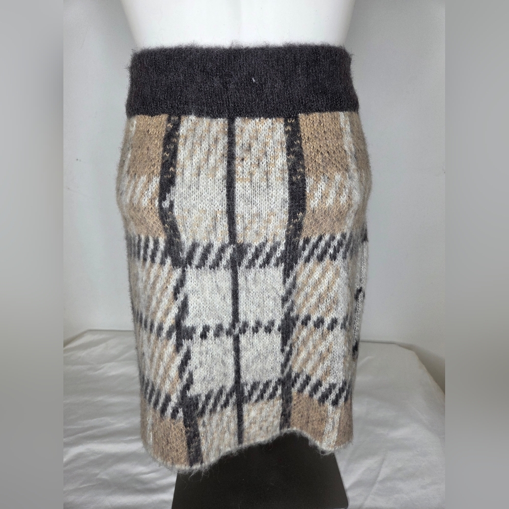 J.O.A. Size L - Gray/Khaki Plaid Sweater Skirt - Picture 3 of 7
